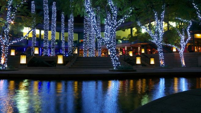 商業(yè)廣場夜景照明設計 樹陣廣場的景觀照明藝術